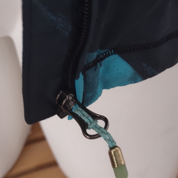 Lululemon Women’s Pack-It Vest Back Spin Stroke Peacock Blue Black Size 10 EUC - Picture 7 of 12